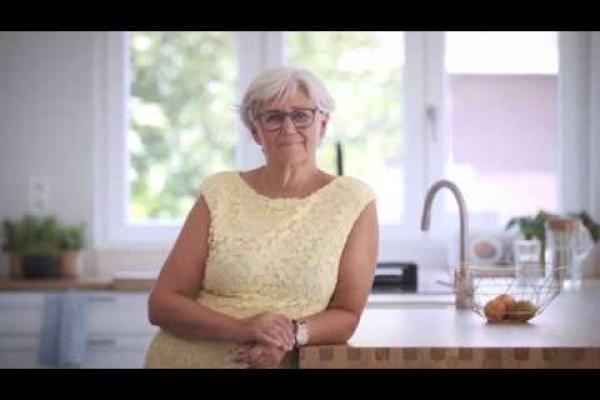 auntie-video.jpg auntie-video.jpg